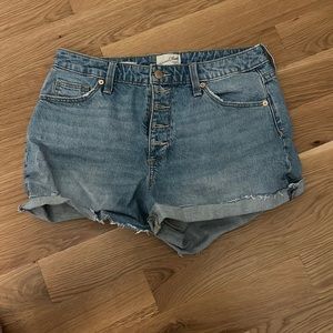 Universal Threads size 8 Jean shorts